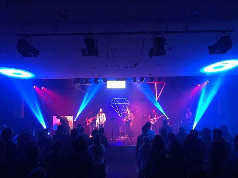 Show com público, sonorização e iluminação da CBS Som